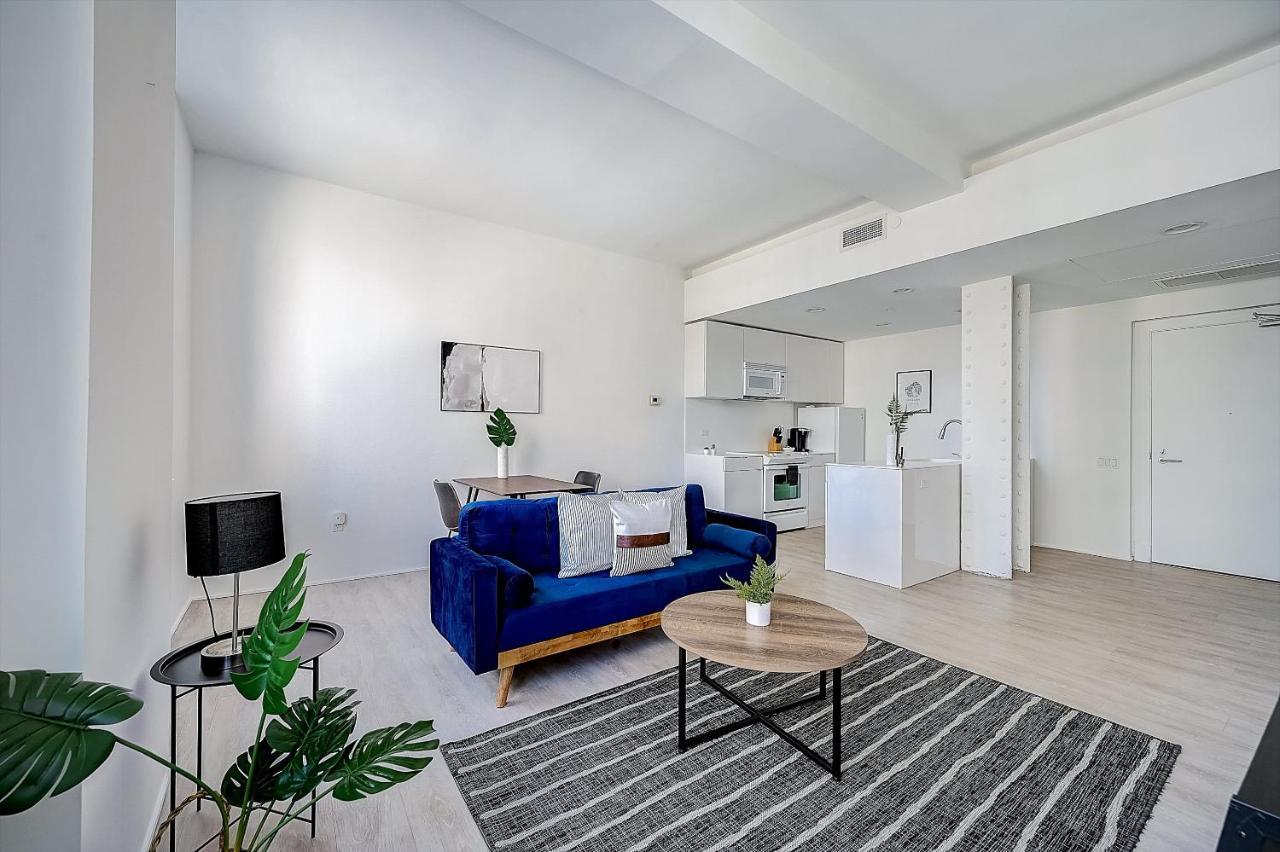 Апартаменты Frontdesk Lofts At 629 Euclid Downtown Кливленд Номер фото