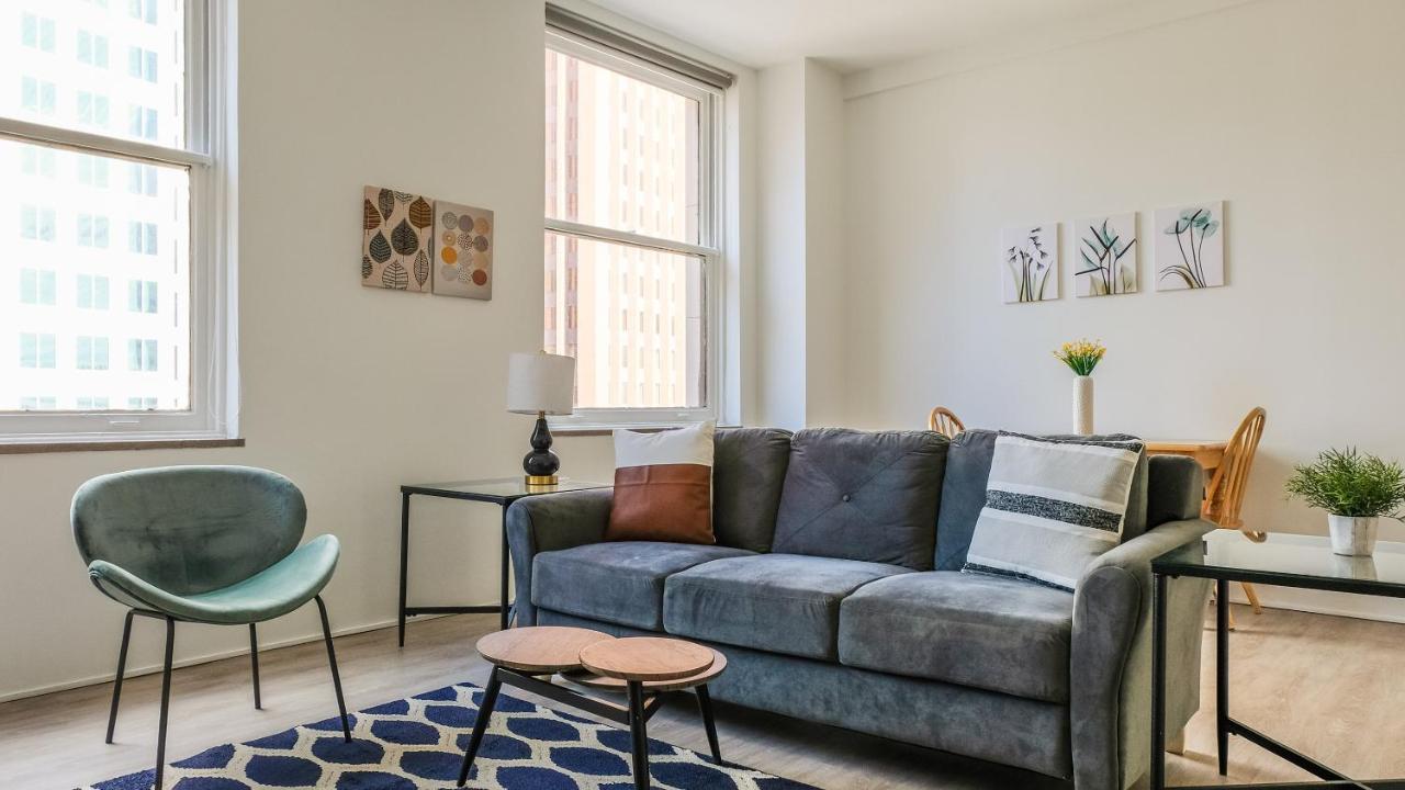 Апартаменты Frontdesk Lofts At 629 Euclid Downtown Кливленд Номер фото