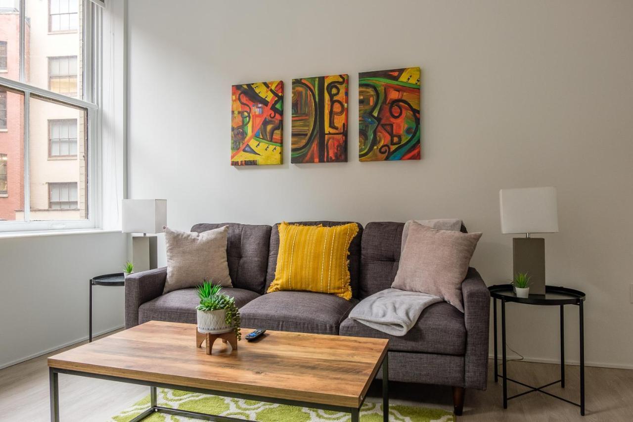 Апартаменты Frontdesk Lofts At 629 Euclid Downtown Кливленд Номер фото
