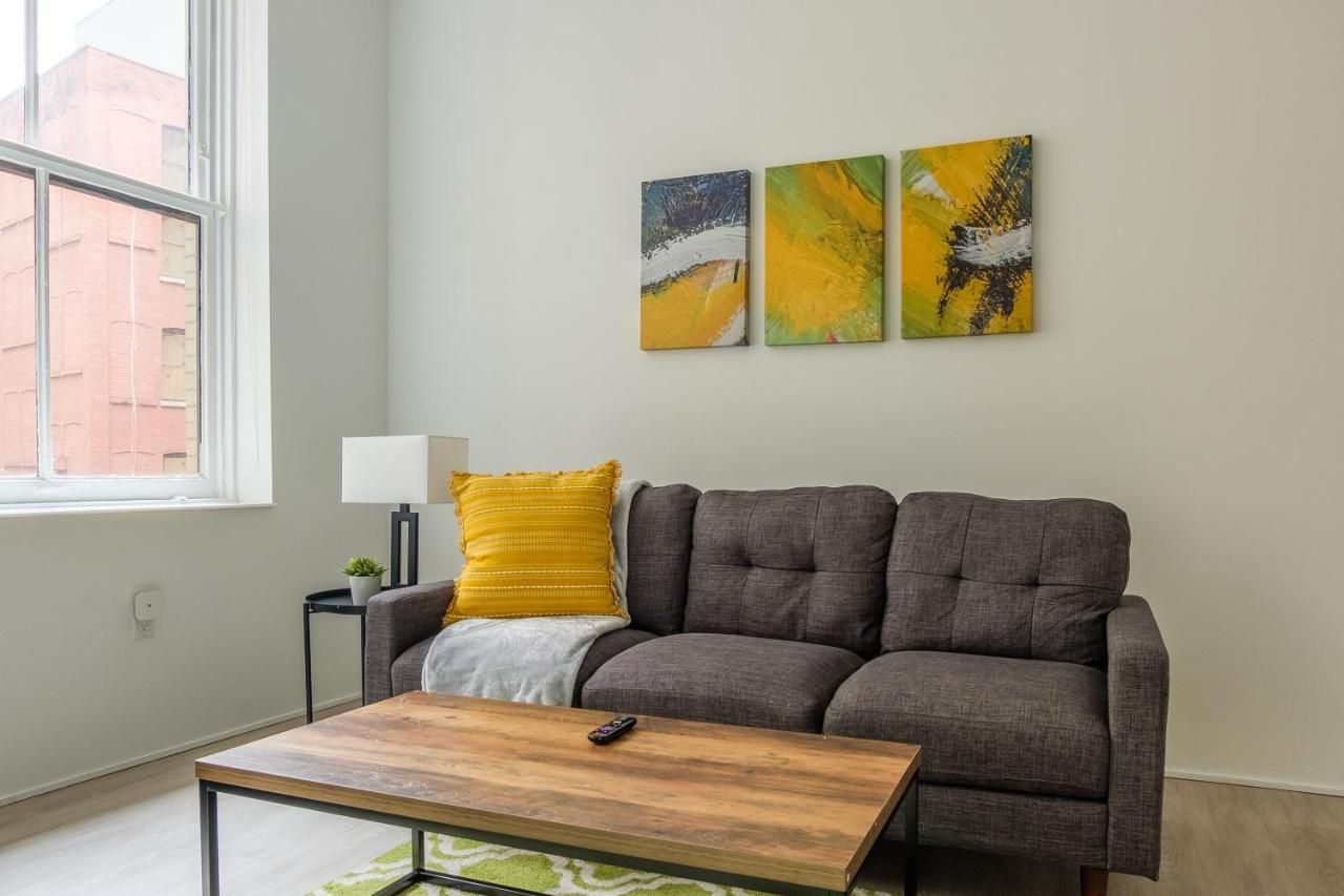 Апартаменты Frontdesk Lofts At 629 Euclid Downtown Кливленд Номер фото